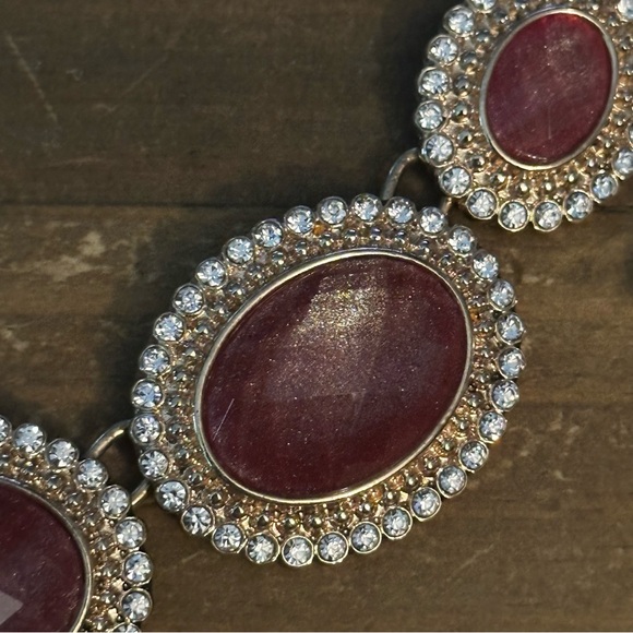 Gold tone cabochon stone with rhinestones link statement necklace - Picture 4 of 5